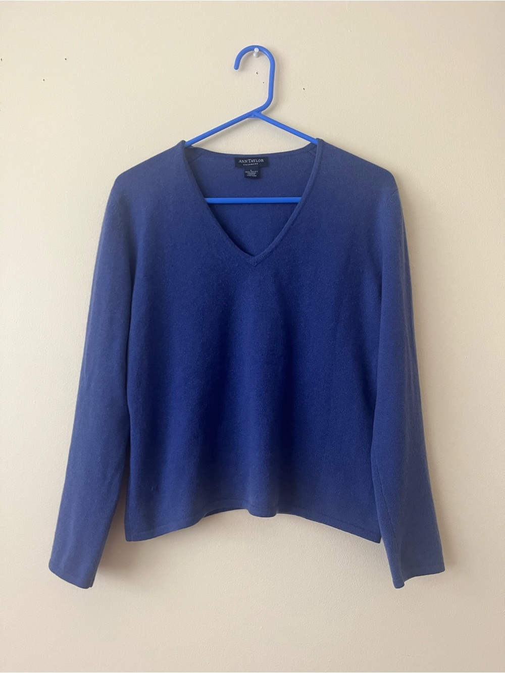 Ann Taylor 2 ply cashmere sweater v neck large blue